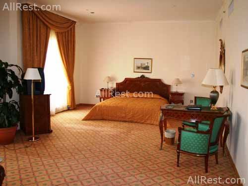 Al Mafraq Hotel 7